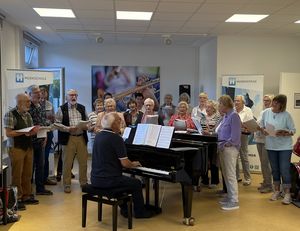 Die Musikschule der Stadt Hemer lädt zum zweiten Mal in diesem Jahr zu einem offenen Herbstsingen in die Kreuzkirche Hemer-Landhausen ein.