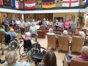 Die „Singpause“ der Musikschule der Stadt Hemer gab am vergangenen Mittwoch, 3. Juli, im Atrium der Hermann-von-der-Becke-Stiftung am Mühlackerweg ein gelungenes Konzert. 